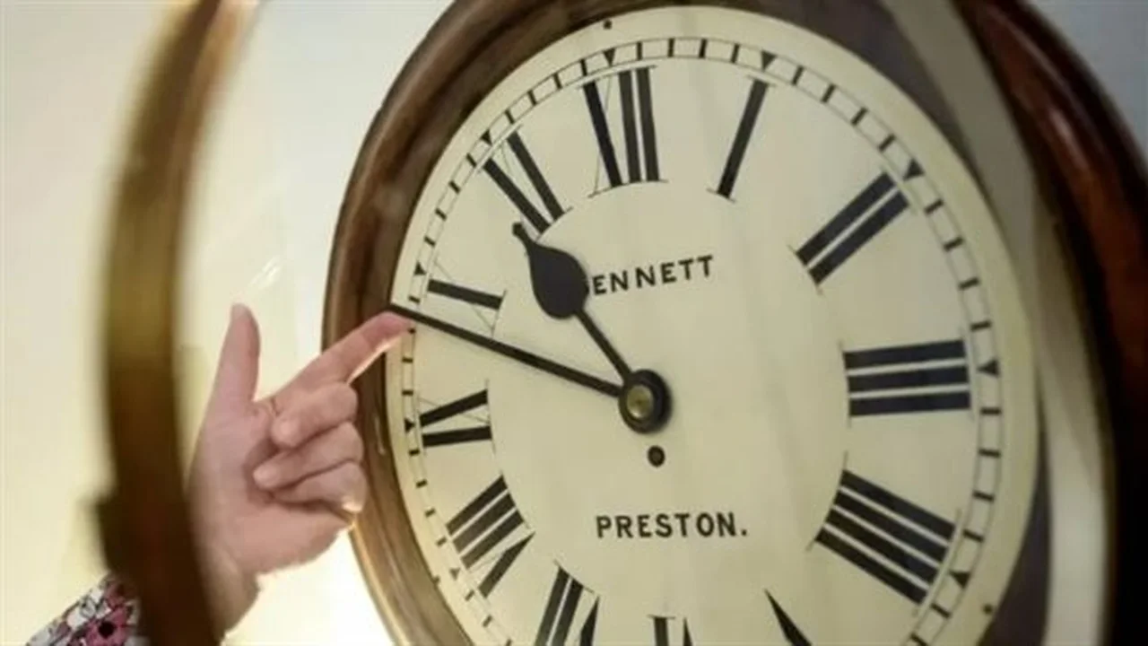 تثبيت المواعيد.. استمرار ساعات عمل المحلات التجارية رغم بدء التوقيت الصيفي